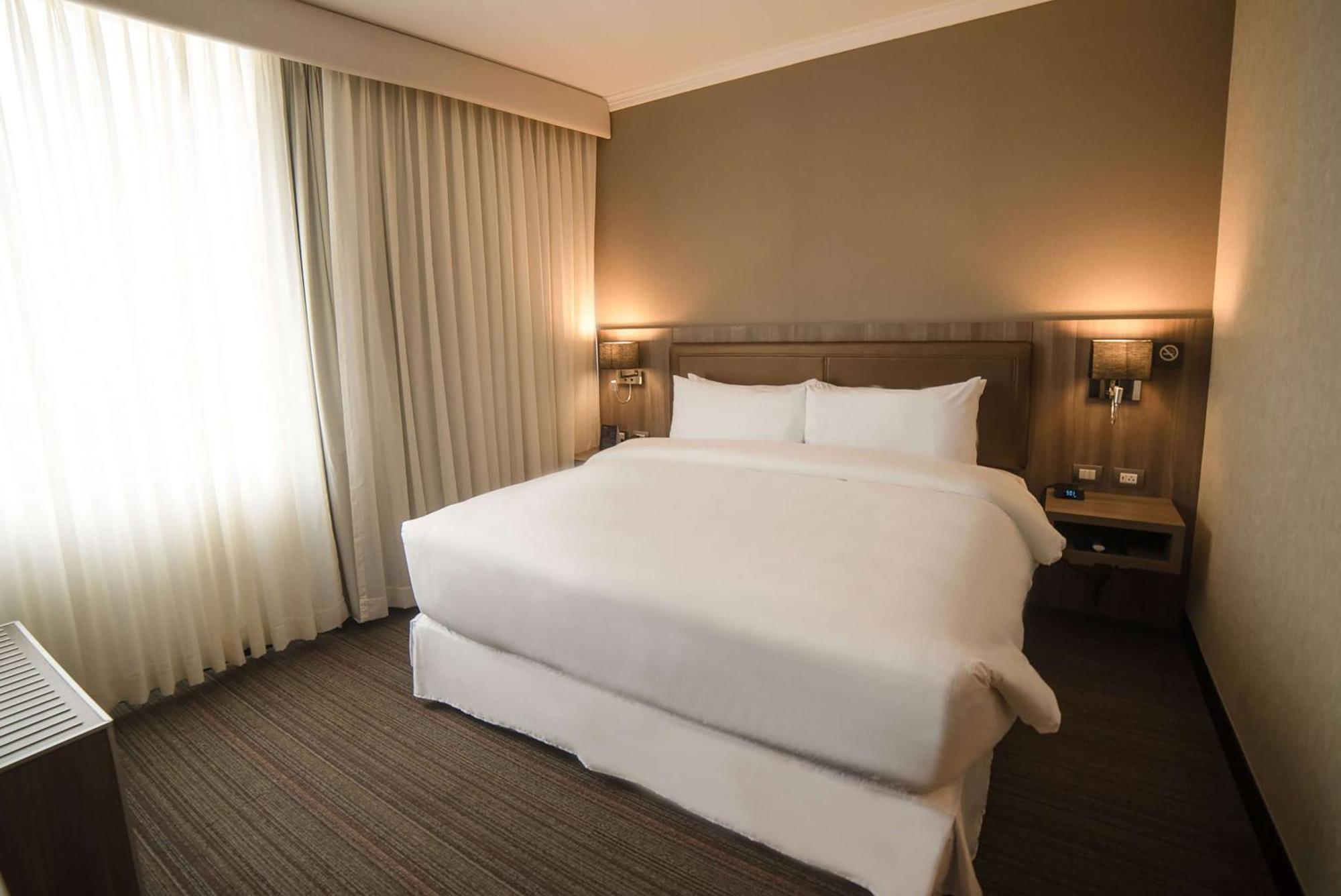 Doubletree By Hilton Trujillo Hotel Encalada Eksteriør billede